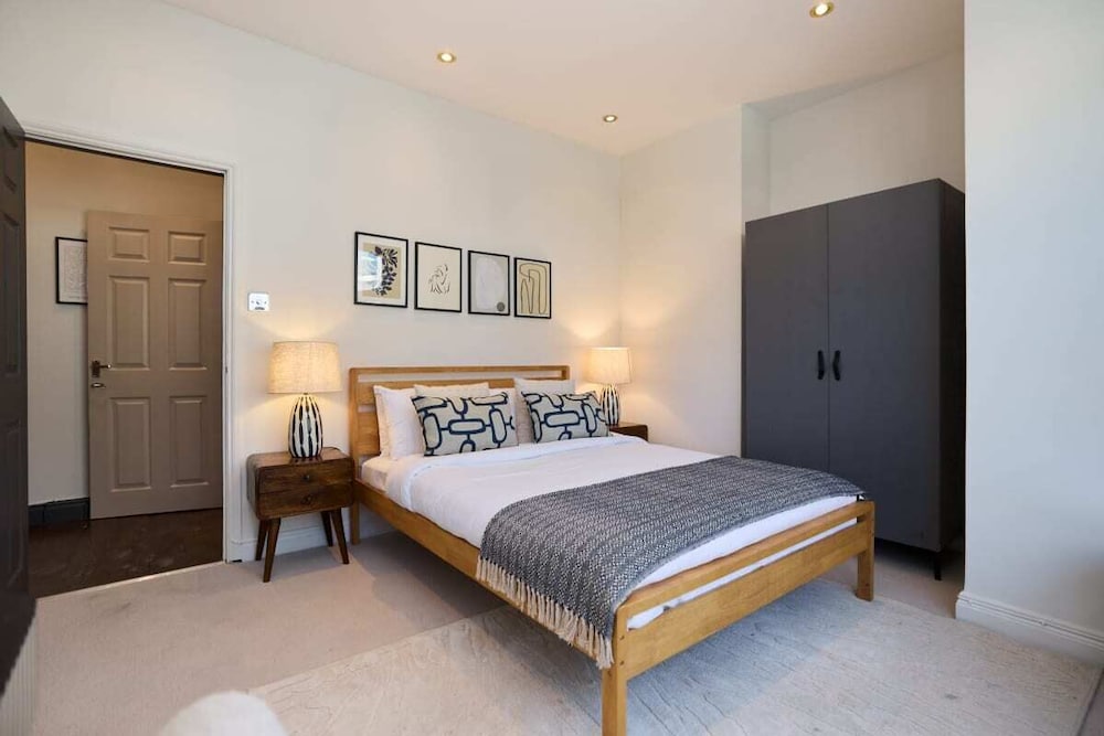 East Finchley Retreat 2BR Ground Floor Flat With Terraces