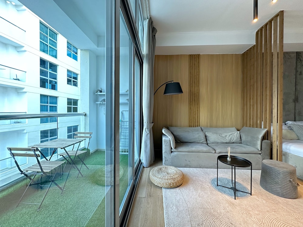 Ultra Luxury Flat Fully Upgrade &Balcony