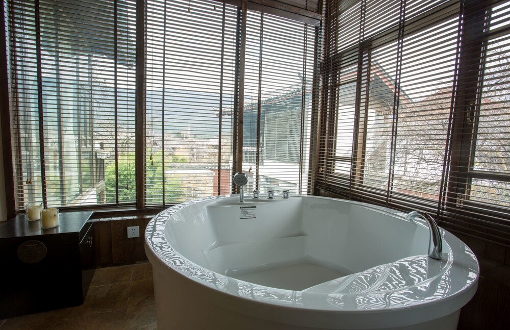 Yunzhong Baisha Lijiang Inn