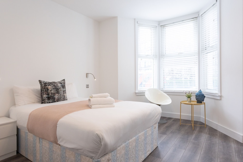 Chalk Farm Artist's Apartment Camden