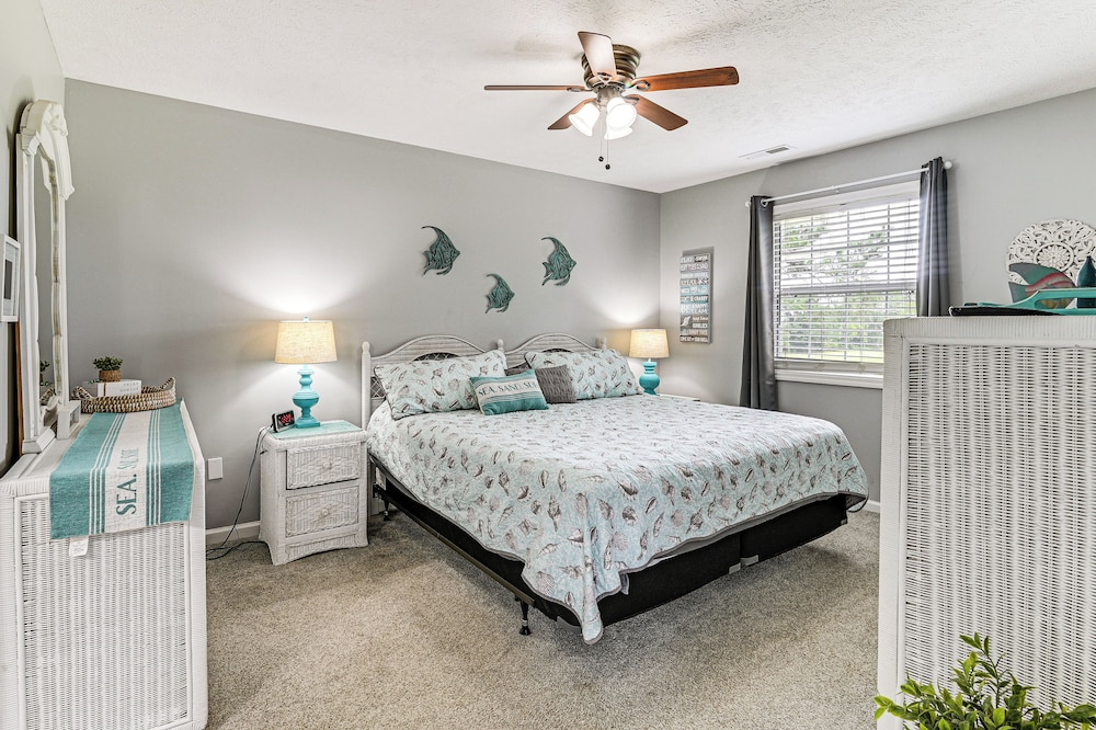 Pool Access & Golf View: Myrtle Beach Retreat!