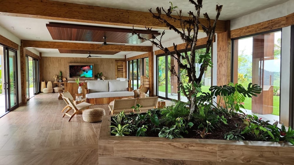 Lamangata - Luxury Surf Resort