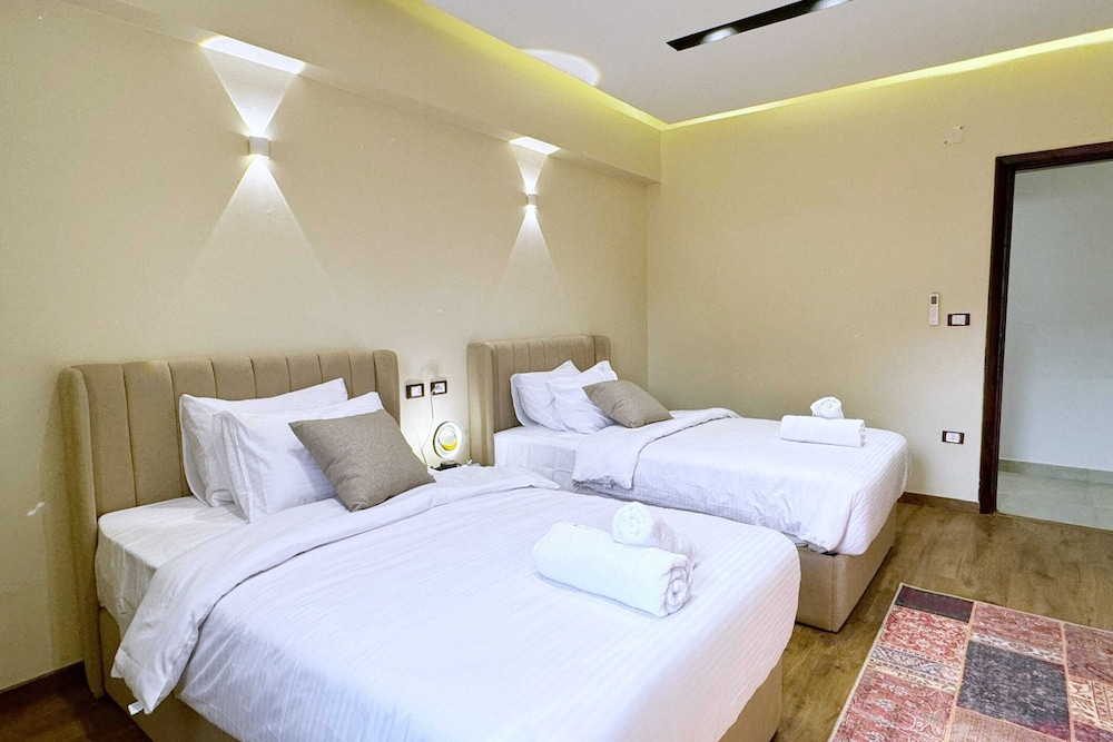 The Built-up 2 BDR Condo 15 min to CAI Airpt