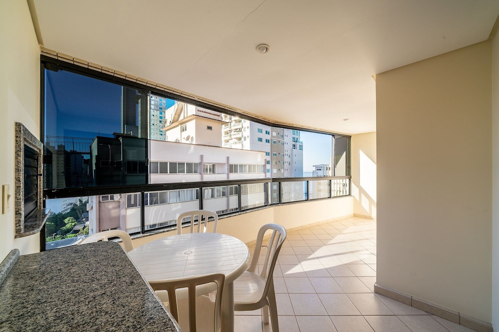 Sea View Apartm. 130m From the Beach in BC Esa901