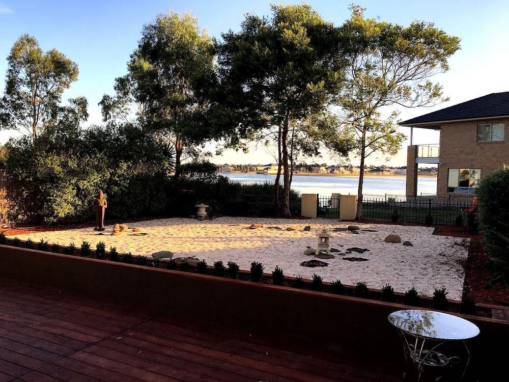 Deluxe Lake View House