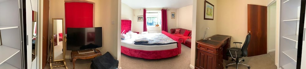 Captivating Bungalow With Garden in High Wycombe view 4