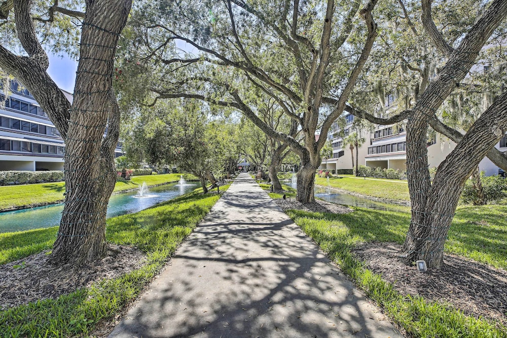 Sunny Siesta Key Condo w/ Beach Access + Pool! view 5