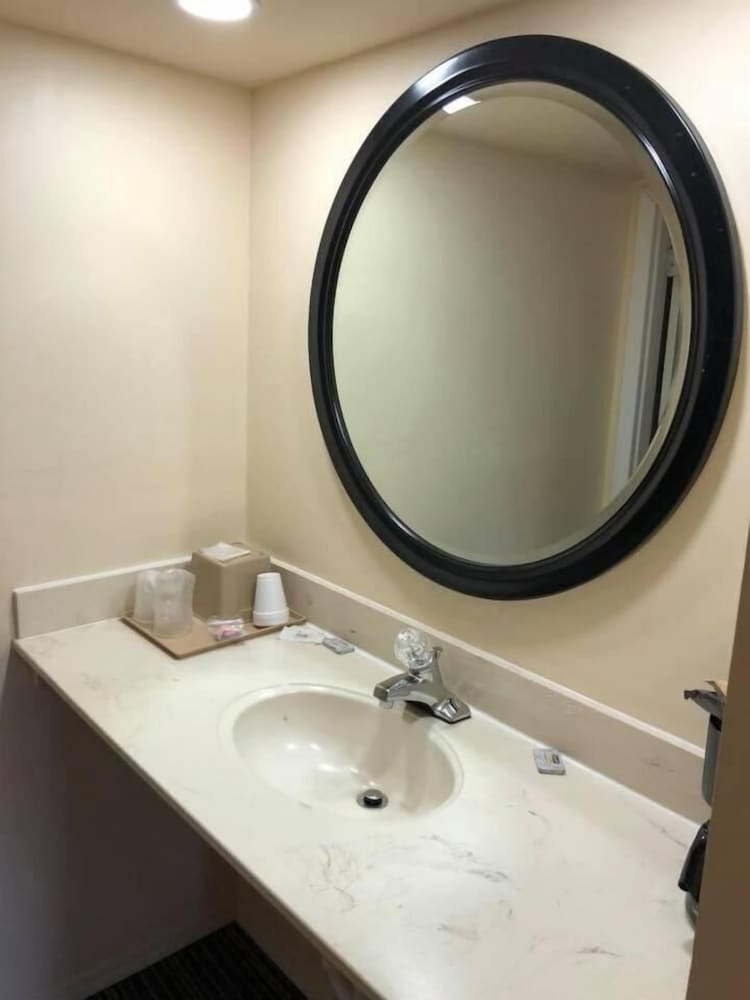 Scottish Inn & Suites