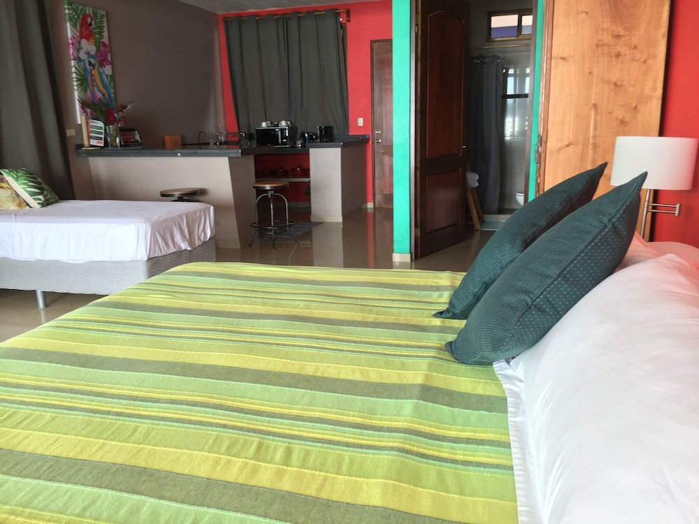 BlueBay Bugenvil Lake Lodge