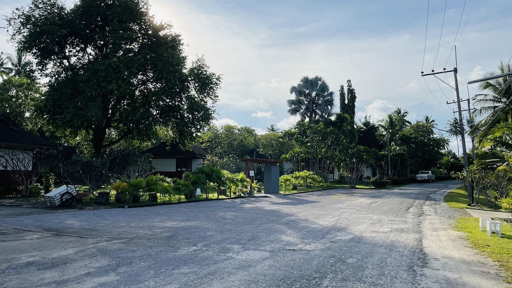 Suan Bankrut Beach Resort