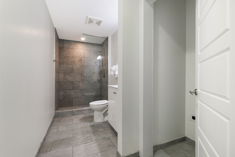New Orleans Vacations - Modern 4BR Condo in the Heart of NOLA - Property Image 9
