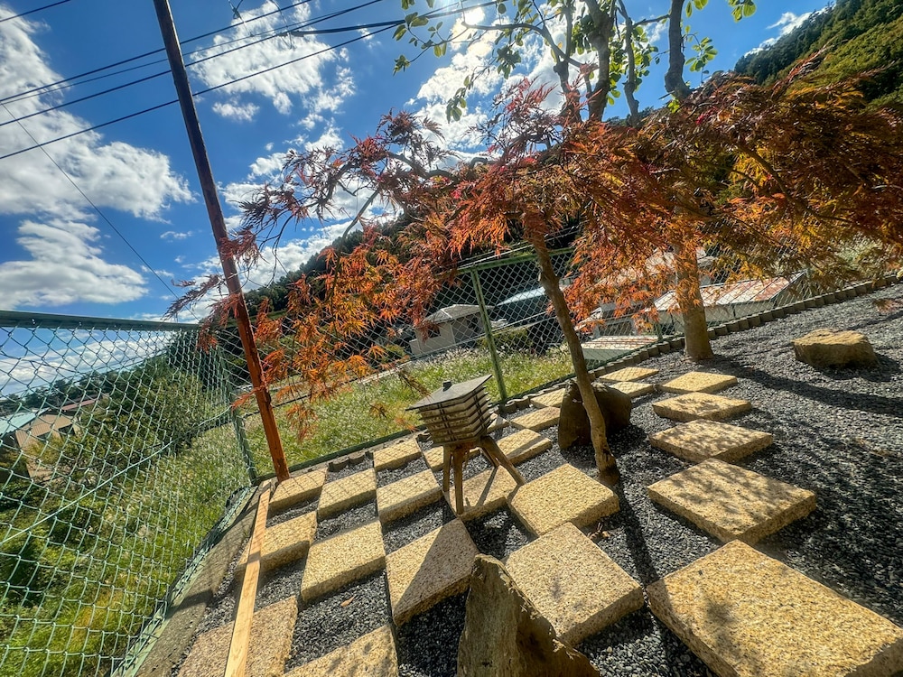 NINJA HOUSE BBQ available accommodations view 4