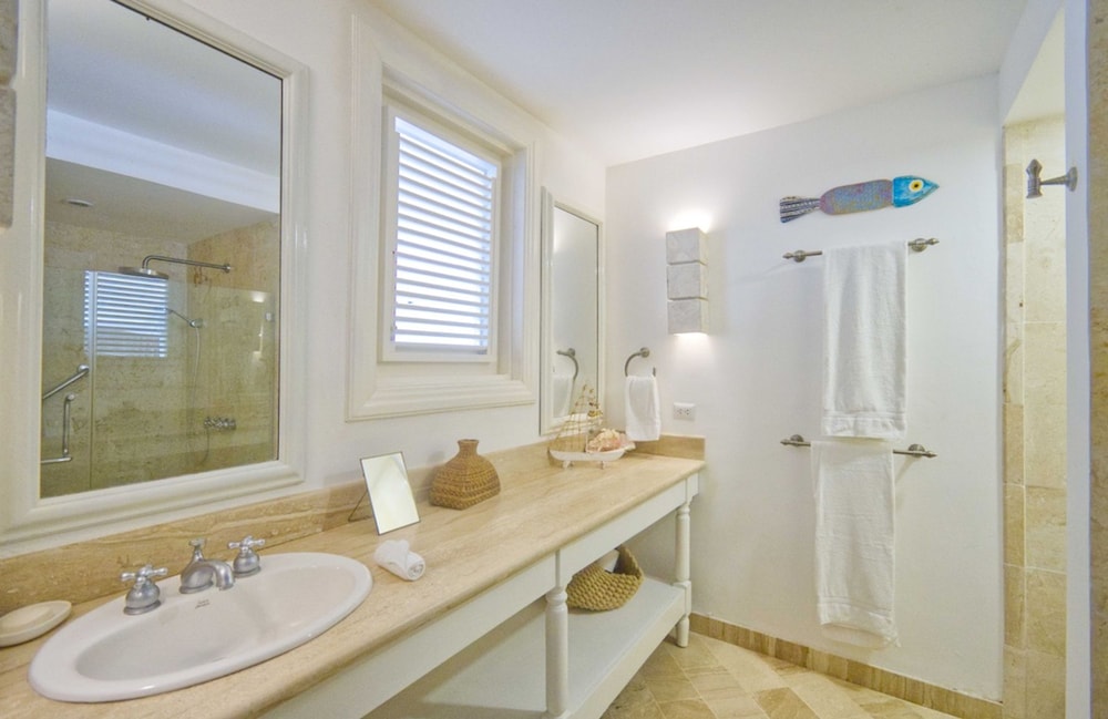 Ocean View Villa Just Minutes From Private Beaches