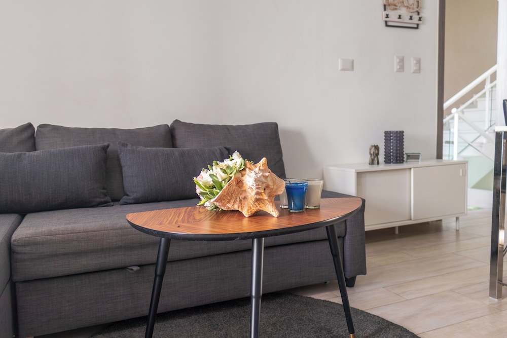 Modern 2BR Apartment - Paseo del Mar