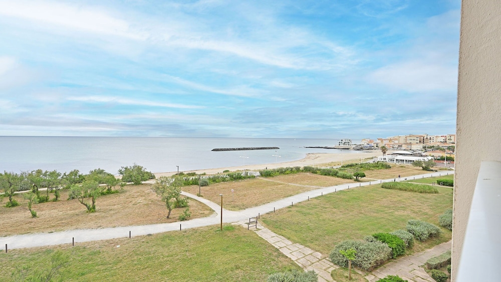 City-centered Comfort in Agde