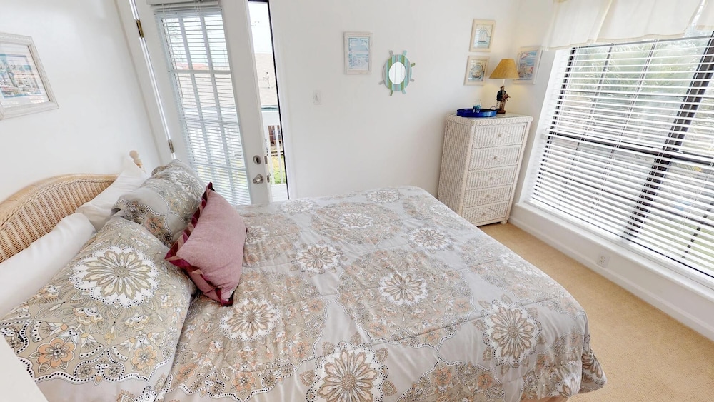 1603 Lovell Avenue Manor by Tybee Vacation Rentals