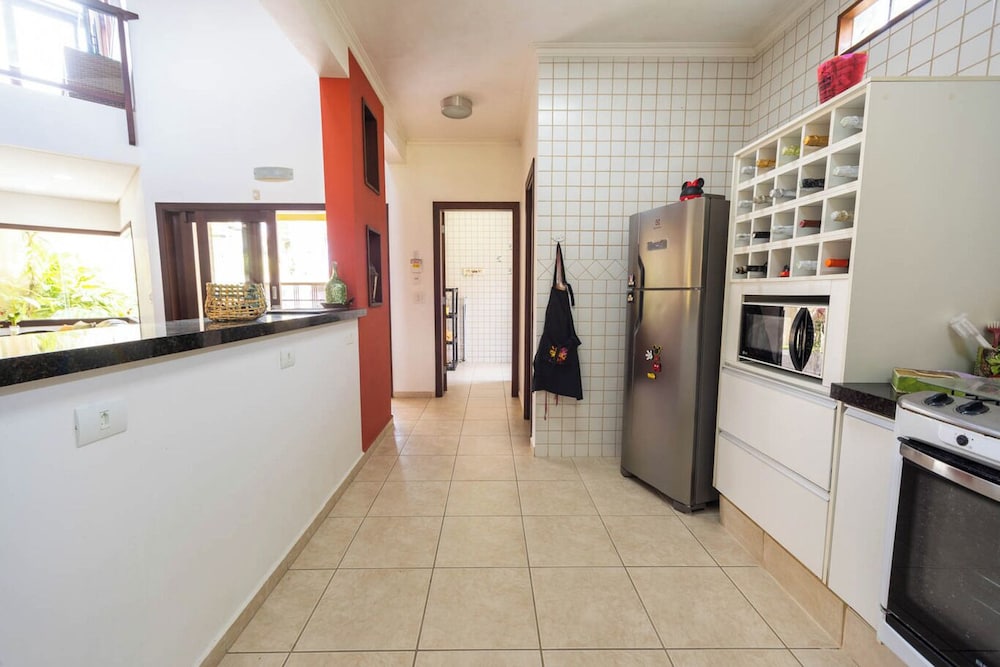 Casa com rea Gourmet e Quintal a 200 m da Praia