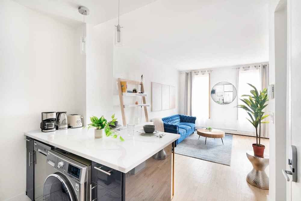 1597 New York Apt