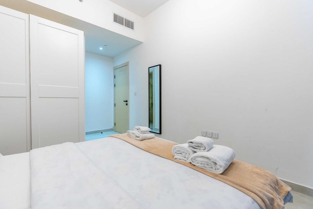 Bright & Spacious 1BD Flat With Balconydubai JVC