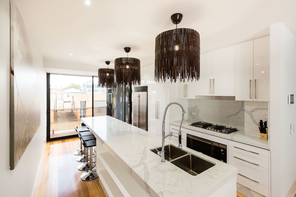 RENEE, 4BDR North Melbourne House