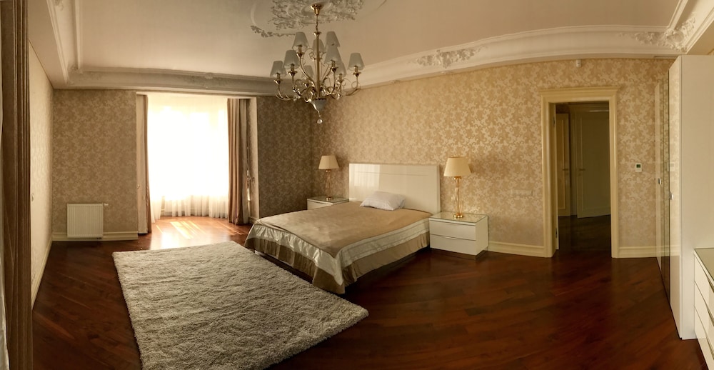 Luxury Condominium. Kiev center.