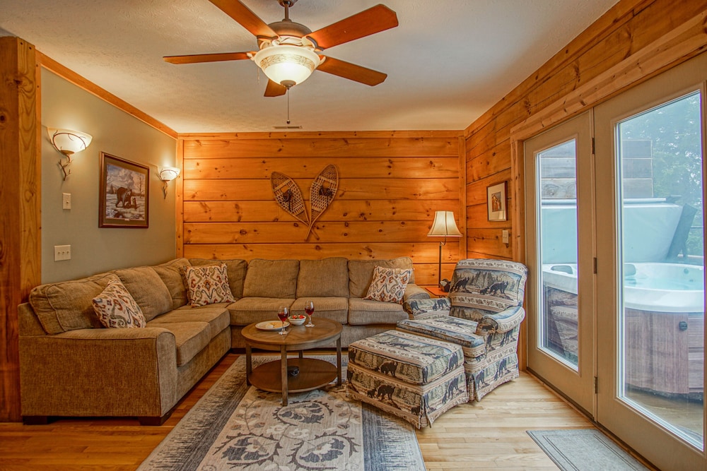 Loggers Run #7: 5 Bedrooms, 3.5 Bath: Slope Side. Overlooks The Ski Trail !