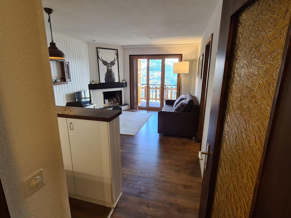 Flat in Veysonnaz Near Ski Lift & Valley Views