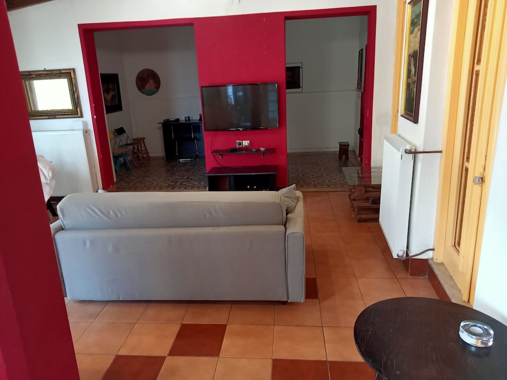 Cosy Villa With Garden, Near the Beach in Greece photo 4