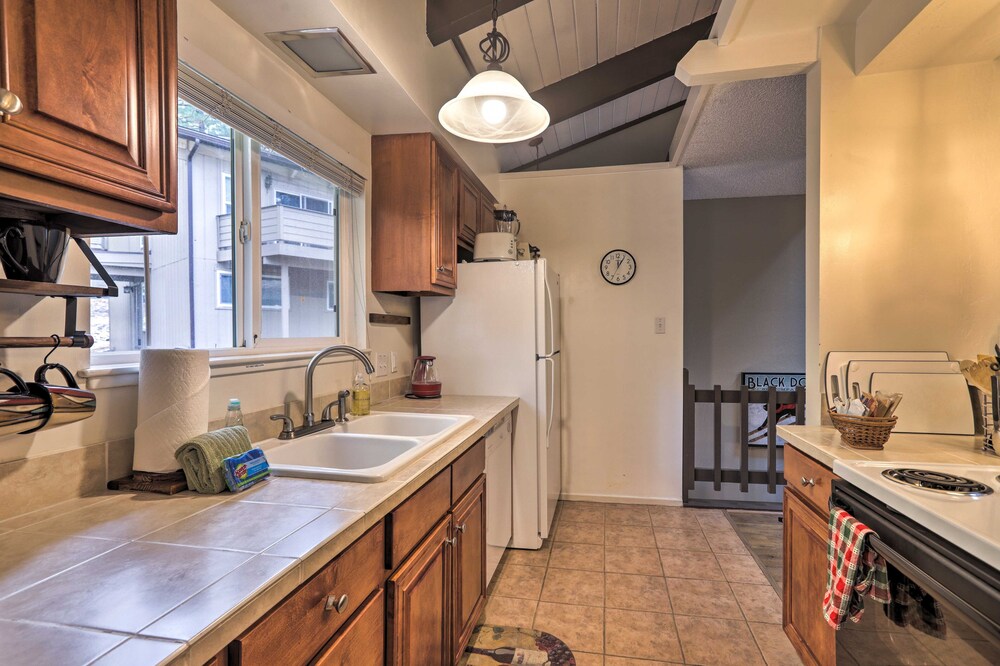 Lake Tahoe Vacations - Incline Village Condo: 1 Mi to Diamond Peak Resort - Property Image 7