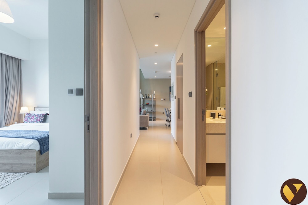 Luxury 2BR in ACT 1 Near Dubai Mall