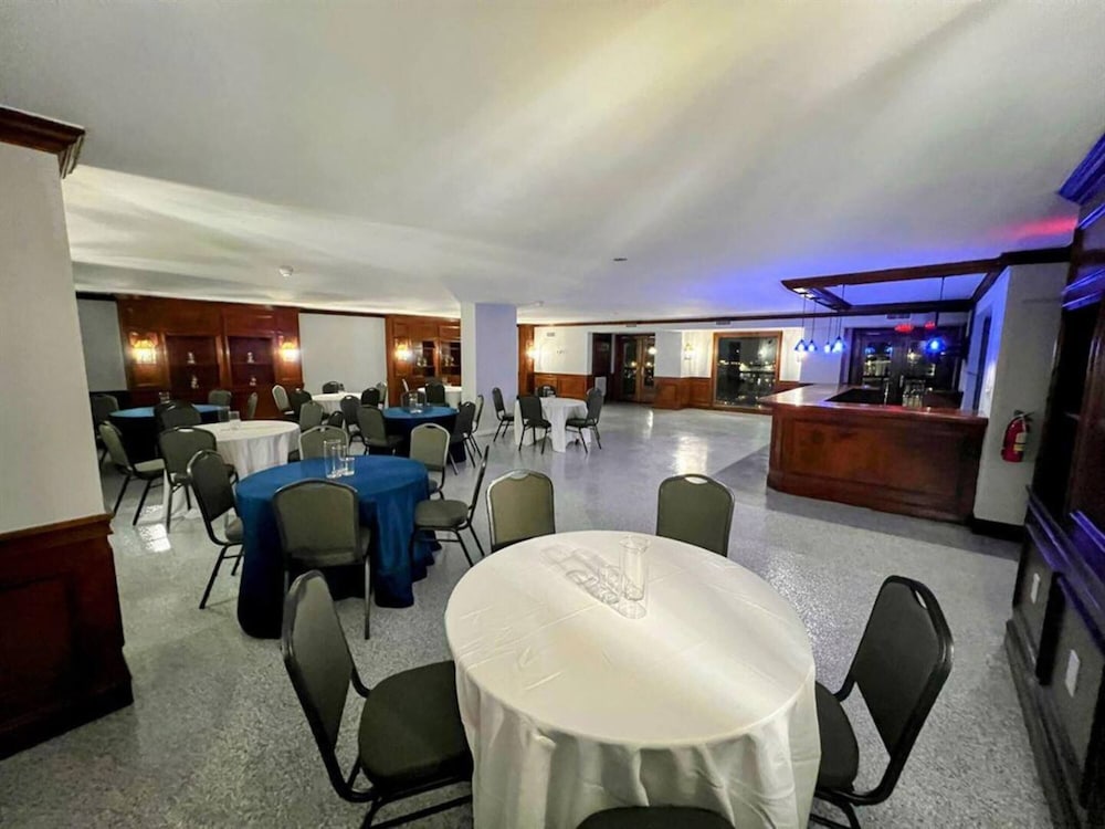 Oceanfront Resort, Great Views, King Bed, 7 Pools!