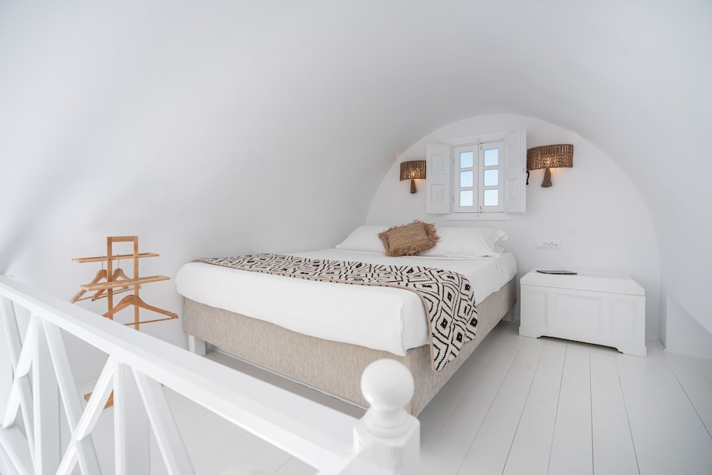 Oia Sunset Villas