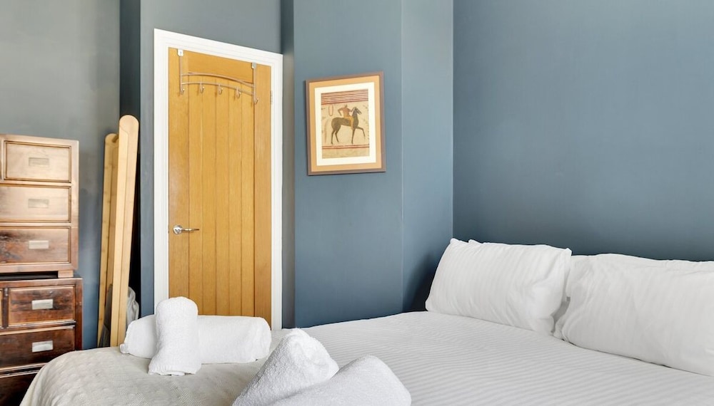 Bantham Mews by Pureserviced 1 Bedroom Luxury Mews