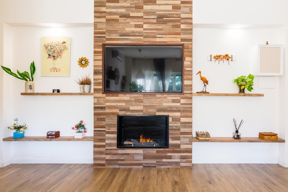 Bright Apartment With Private Parking Space