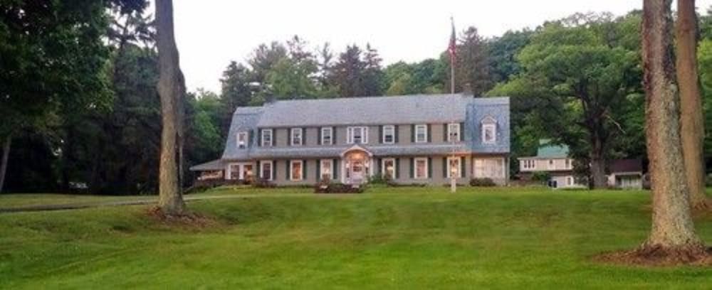 Maple Springs Lake Side Inn
