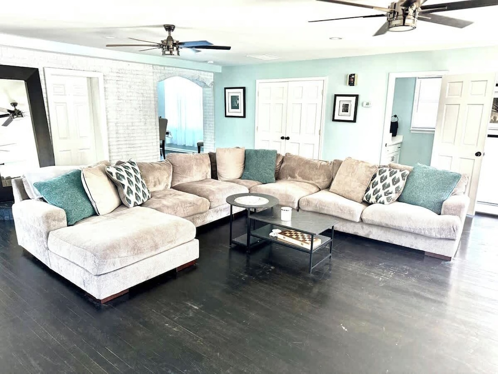 Solomons Island 6BR Family Getaway