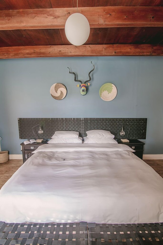 Shiraz Estate Villa & Studios