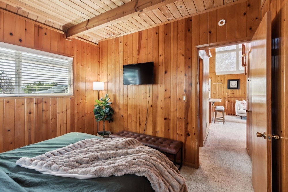 The Volpe Den 3 Bedroom Cabin
