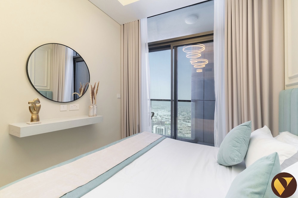 Vogue Business Bay with Sea View Metro