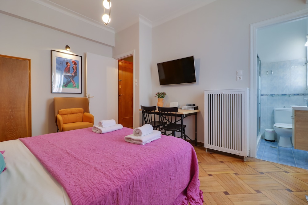 Parliament Syntagma Apartment by Living-Space