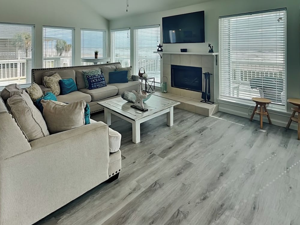 Beachfront Dolphin by Ryson Vacation Rentals