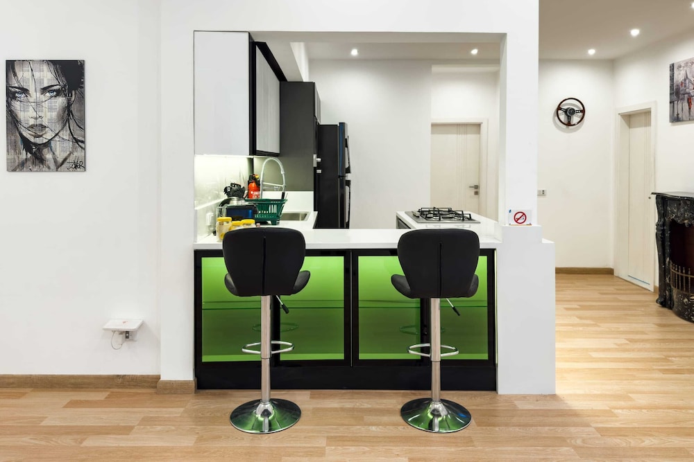 Posh & Panoramic 2bdr Rooftop 5 Min To Airport