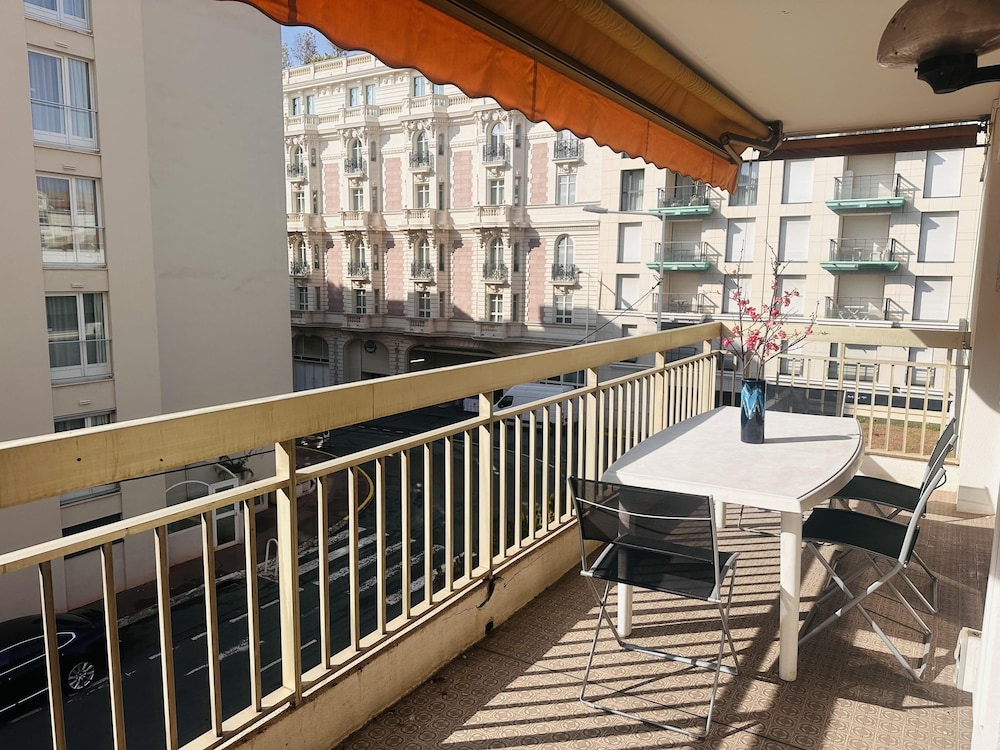 One Bedroom Apartment in the Center of Cannes Next to the Carlton a few Meters From the Croisette - 367