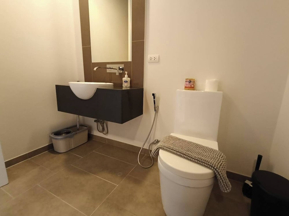 Luxury Large One Bedroom Seaview Serviced Apartment at Wongamat, Pattaya