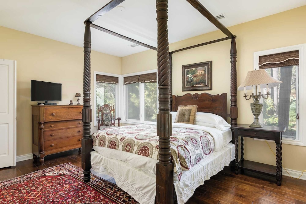 Private Estate w/ Pool, Hot Tub & Fire Pit Near Encinitas The Ranch by Avantstay