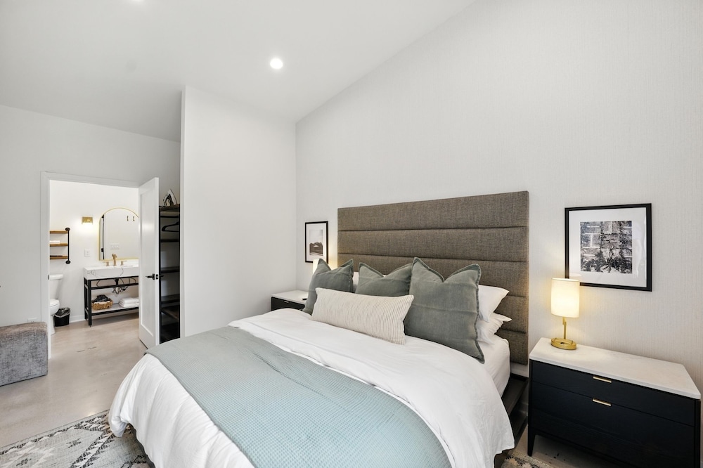 500 House - Unit D 2 Bedroom Townhouse