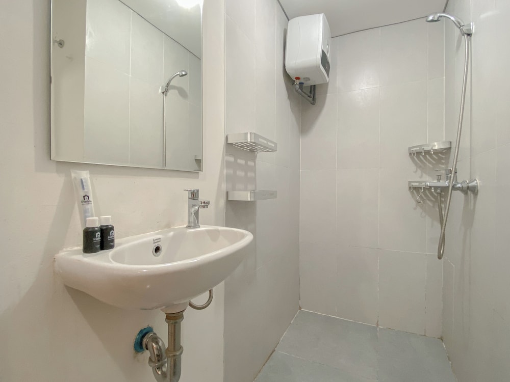 Comfy Studio At Lrt City Sentul - Royal Sentul Park Apartment
