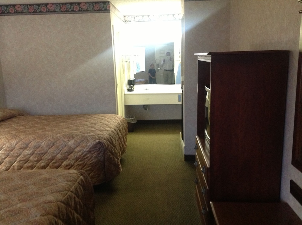 Colonial Inn & Suites /Airport/Graceland, photo 16