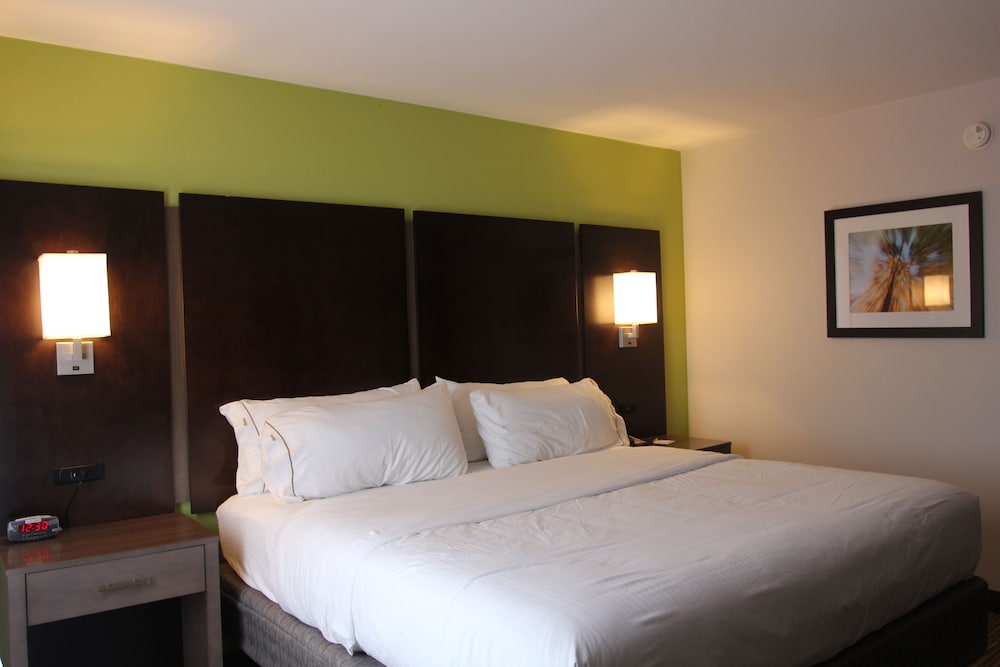 Sweetwater Vacations - Holiday Inn Express  Suites Sweetwater, an IHG Hotel - Property Image 23