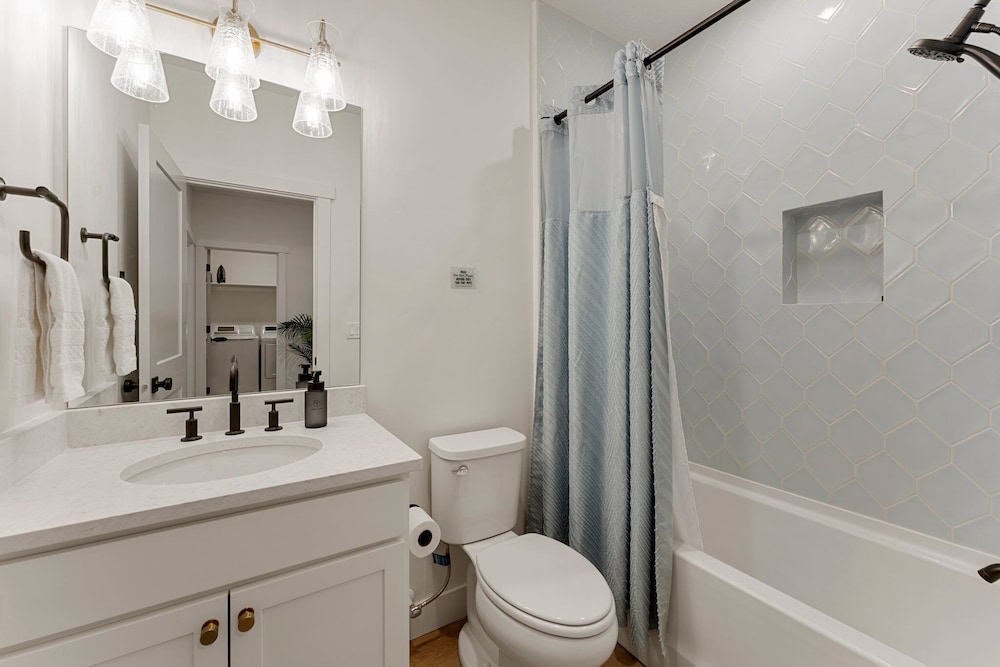 Surfside Escape 3 Bedroom Condo